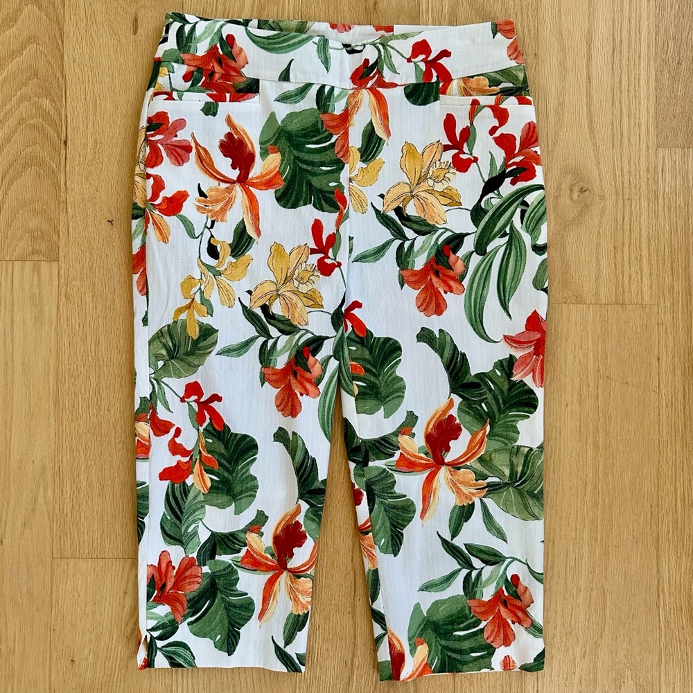 Chico’s So Slimming Brigitte Egyptian Orchid Capris - Size: 00 / US 2 - NWT